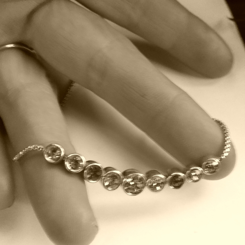 Woman's adjustable braceket